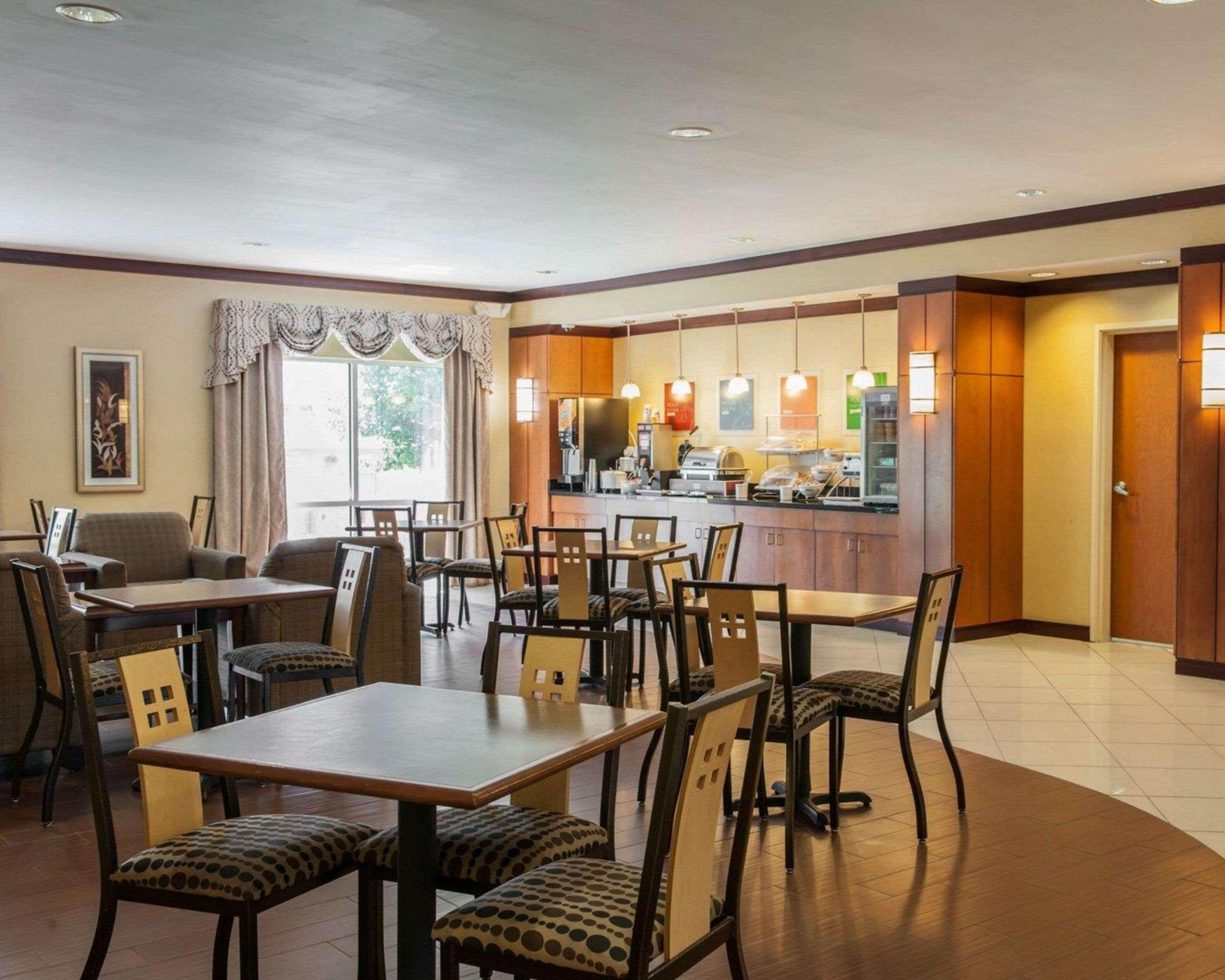 Comfort Suites Southport Zewnętrze zdjęcie